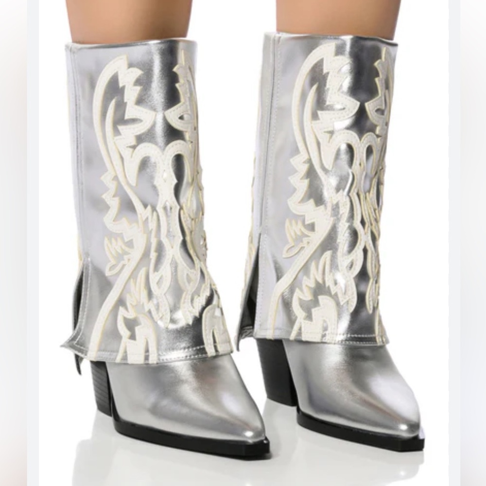 AZALEA WANG ESPERANZA WESTERN STYLE BOOTIE IN METALLIC SILVER EUC SZ6